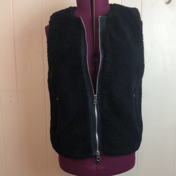 Madewell Jackets & Blazers - Madewell Sherpa Faux Fur Zip Front Vest Medium Black Fall Winter Outdoors B2277